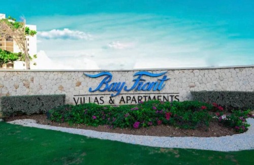 Portmore Apartment | Gated 1-bedroom Condo in Portmore with AC, WiFi, Pool, Kitchen, TV, Beach View
