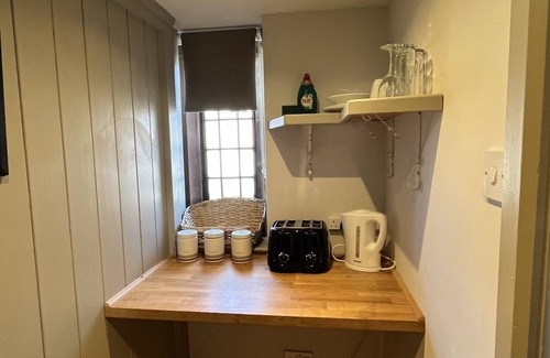 Thornton Hough Cottage | Gatehouse Annexe Ensuite Room