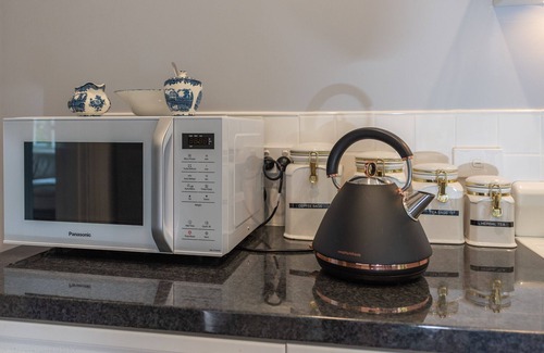 New Town Cottage | Gatehouse on Stoke is a fully modernised cosy and inviting Heritage cottage.