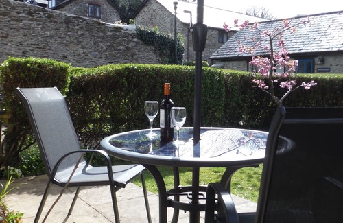 Ivybridge Cottage | Gatehouse West set in the beautiful Colmer Estate with indoor and outdoor pools.