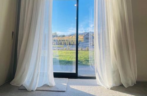 Lower Shotover Apartment | Gateway to ski, wine and trails