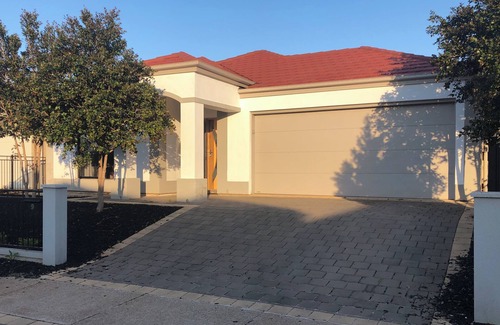 Evanston Gardens House | Gateway to the Barossa Valley in Evanston Gardens