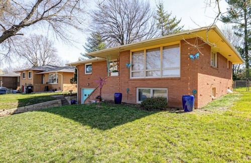 Lincoln House | Gathering Place near Medical facilities, Golf, Easily located