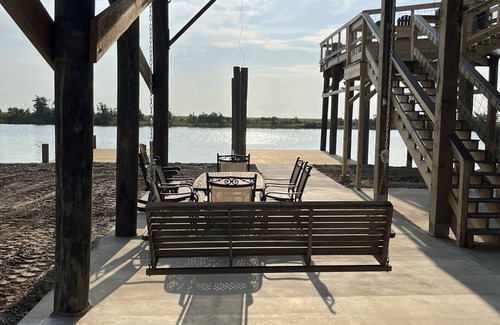 Chauvin House | Gator Den - Camp on the water with an amazing view!