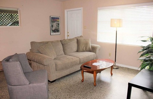 Oviedo House | Gator Lodge: Inviting 2-bedroom, 1-bath home, sleeps 4. Perfect for couples or small families.