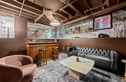 Cherokee Triangle House | Gatsby Glam 3BR Speakeasy Retreat in Louisville