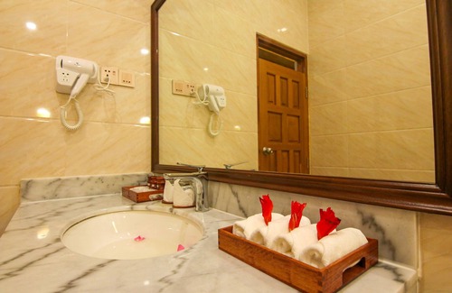Ayeyarwady Region Resort | Gawyangyi Hotel & Resort