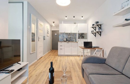 Srodmiescie Apartment | Gdynia Seaside Apartment - Balcony, Workspace, Bus - by Rentujemy