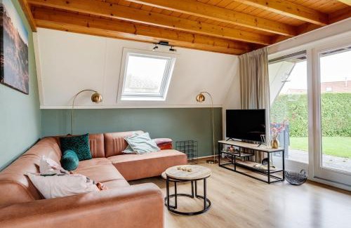 Zwiggelte House | Gekraagde Roodstaart I Bungalow met Fijne Groene Tuin