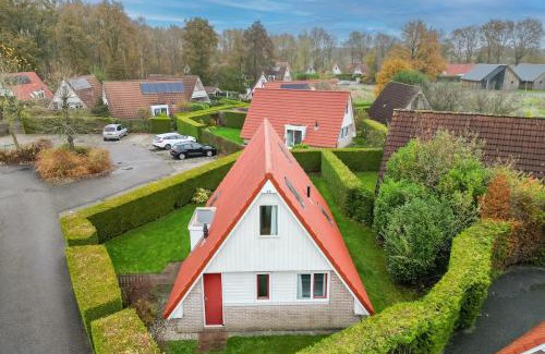 Zwiggelte House | Gele Kwikstaart I Ruime Woning met Omliggende Tuin