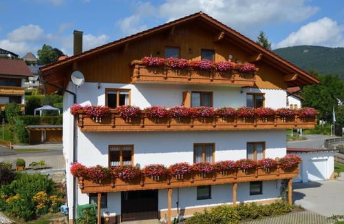 Silberberg Apartment | Gemütlich eingerichtete FeWo (36qm) mit eigenem Balkon