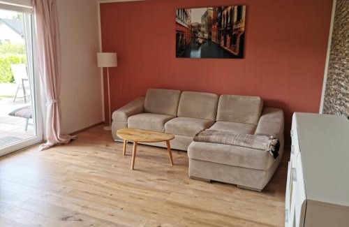 Niederleuken Apartment | Gemütliche 90 qm Wohnung in Saarburg, zentral gelegen, Garten mit Aussicht, separater Eingang