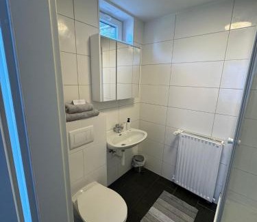 Vechelde Apartment | Gemütliche Appartement 2 - mit Küche und Bad zur Eigennutzung -Schuster Homes-