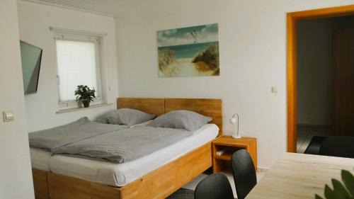 Schollbronn Apartment | Gemütliche, einfache Unterkunft mit vier Betten, Küche, Bad