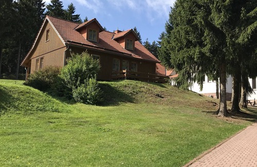 Kleinschmalkalden Apartment | Gemütliche Ferienwohnung Direkt am Rennsteig. Fewo mit Kamin und Terrasse