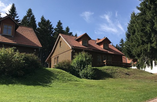 Kleinschmalkalden Apartment | Gemütliche Ferienwohnung Direkt am Rennsteig. Fewo mit Kamin und Terrasse