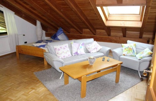 Speyerbrunn Apartment | Gemütliche Ferienwohnung "max" Unterm Dach & Terrasse/balkon