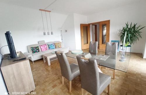 Halver Apartment | Gemütliche Ferienwohnung mit großer Dachterasse in gehobener Wohngegend
