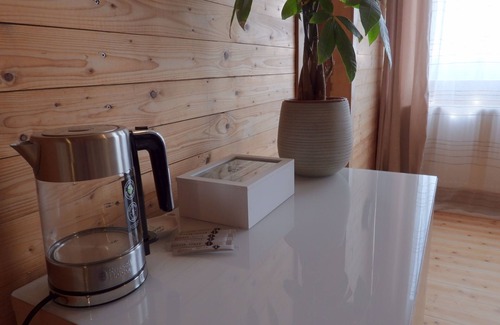 Bruchweiler Apartment | Gemütliche neu Gestaltete Doppelzimmer mit Kaffeemaschine und Wasserkocher