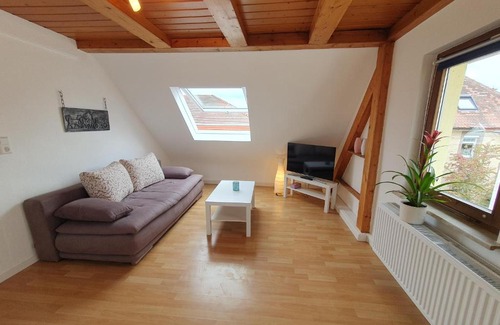 Muehlacker Apartment | Gemütliche zentrale DG Wohnung in Mühlacker