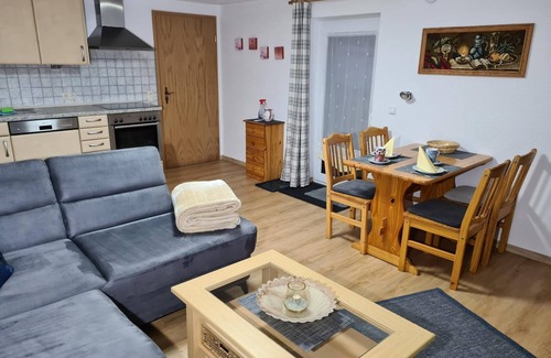 Grafenau Apartment | Gemütliches Feriendomizil mit Terrasse und Garten mit Grillmöglichkeit