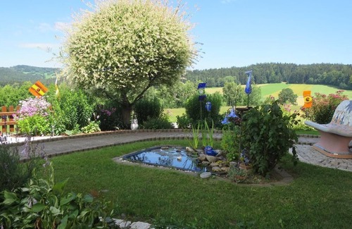 Grafenau Apartment | Gemütliches Feriendomizil mit Terrasse und Garten mit Grillmöglichkeit