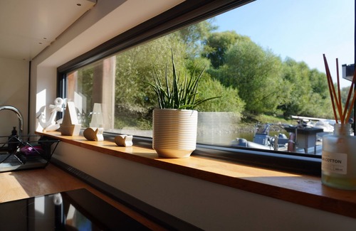 Winsen Boat Rental | Gemütliches Hausboot in Winsen-stöckte