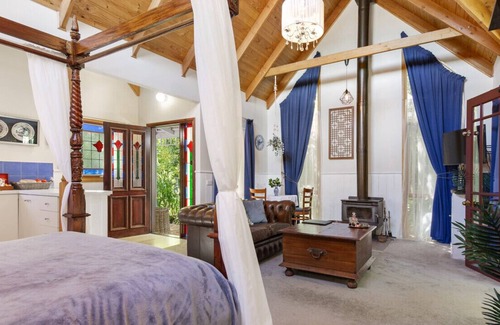 Gembrook Cottage | Gembrook Cottages - Bluebell Cottage with Outdoor Heated Spa and Wood Fire