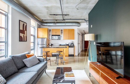 Logan Circle Apartment | Generous Logan Circle 2BR w/W/D, Roof BBQ, walk to Metro, by Blueground