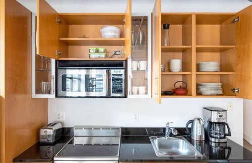 Logan Circle Apartment | Generous Logan Circle 2BR w/W/D, Roof BBQ, walk to Metro, by Blueground