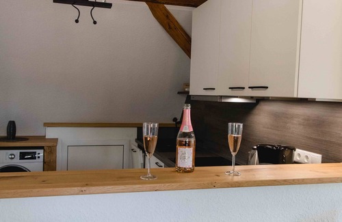 Grodersby Apartment | Genießen sie Ihren Urlaub mit Traumhaftem Blick Über die Wiesen Nahe der Schlei