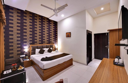 Mirzapur Hotel | GenX Mirzapur