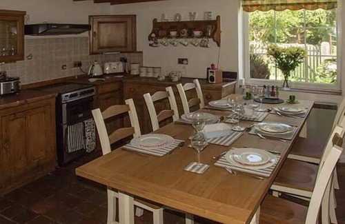 Clun Cottage | GEORGE COTTAGE, pet friendly, character holiday cottage in Clun