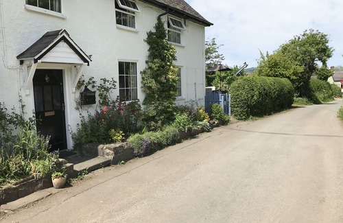 Clun Cottage | GEORGE COTTAGE, pet friendly, character holiday cottage in Clun