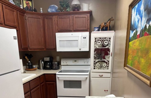 Camden Bed & Breakfast | George Jones & Tammy Wynette Fan Room