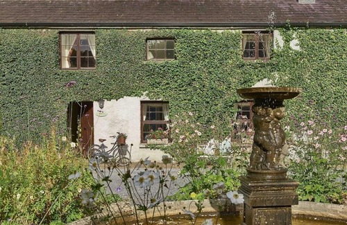 Headford House | Georgian Galway Carriagehouse - Overlooking Palladian Fountain in Country Est