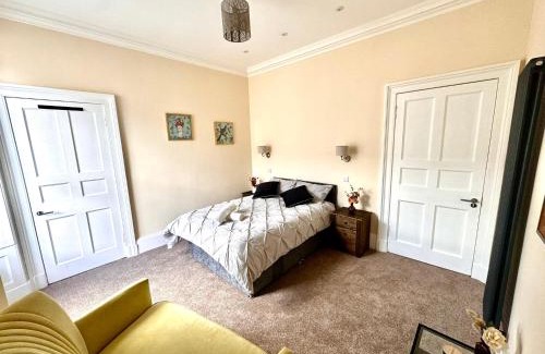 Gifford Apartment | Georgian Luxury Apartment - SuperFast Wifi - Parking Available