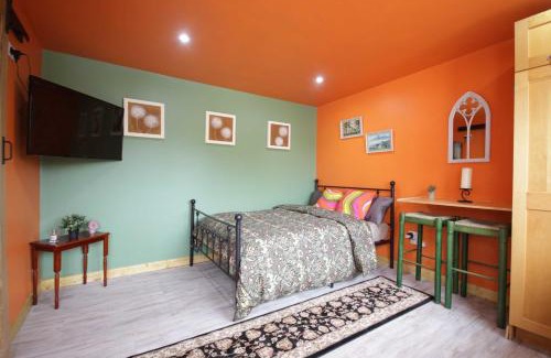 Errill House | Georgias Gate Studio Cottage - Sleeps 4 & Pets Ok