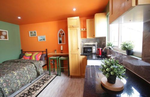 Errill House | Georgias Gate Studio Cottage - Sleeps 4 & Pets Ok