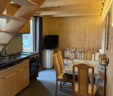Diebach Apartment | Geräumiges Tiny Haus für 1 bis 8 Personen mit Infrarotkabine