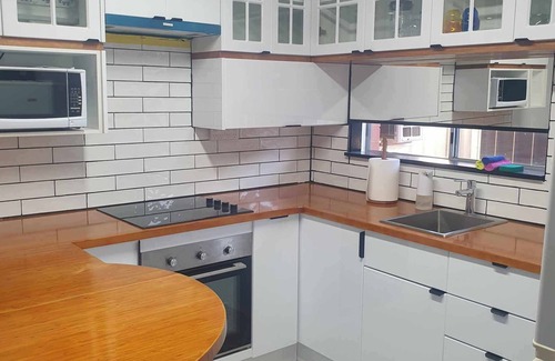Geraldton Apartment | Geraldton CBD, 200m walk to the beach and coffee shops! New Reno 2br immaculate!
