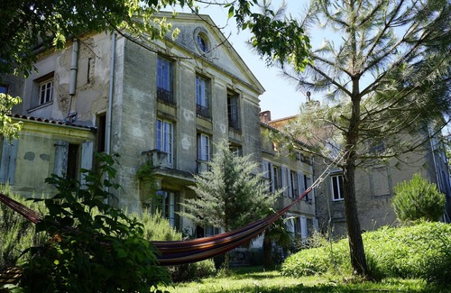 Chalabre Apartment | Gertrud's Suite - suite in shared Village Chateau