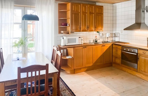 Huskvarna Apartment | Get a breath of fresh sea air at lake Landsjön