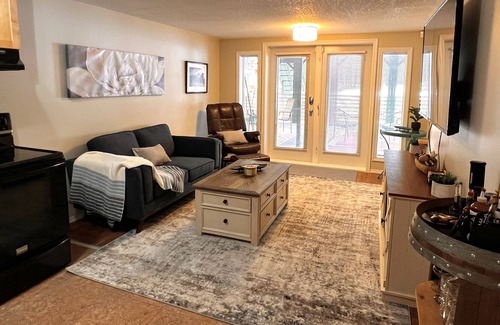 Whitehorse Apartment | Get away from the city noise and step into peace and quiet of the country