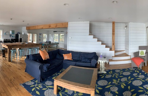 Georgetown Cottage | Get back to easy living! Walk to the beach, relax on the rocks. Dogs welcome