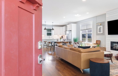 North Nashville House | Get cozy: Hot Tub + Indoor Fireplace | Sleeps 12!
