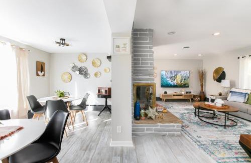 South Bend House | Get Ready for Football Season! Perfect for Game Day with King Beds, Firepit, Pet Friendly with Huge Fenced Yard