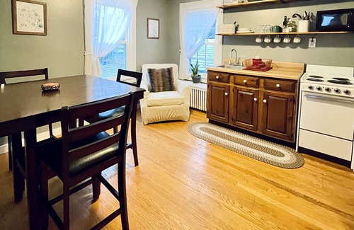 Stamford Apartment | Getaway Near Mass MoCA, Great Hiking, Scenic Views