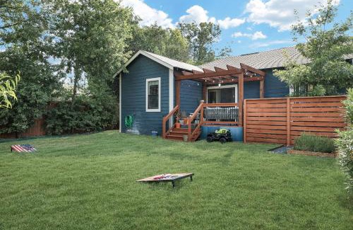 Eastside Promise Neighborhood House | Getaway Nr Dt River Walk Bbq Yard Pet Games