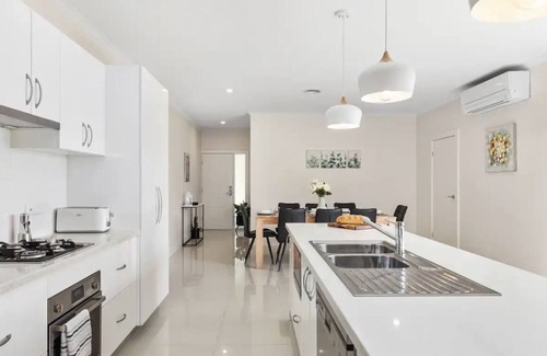 Mount Gambier House | Getaway On Wallace. nPet friendly.